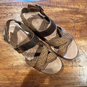 KEEN Women's 1014313 Thrush Skyline Wedge Ankle Strap Sandals Shoes Size 8